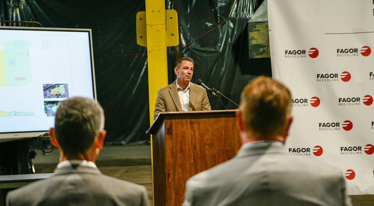 Speaker at podium with Fagor Recycling banner